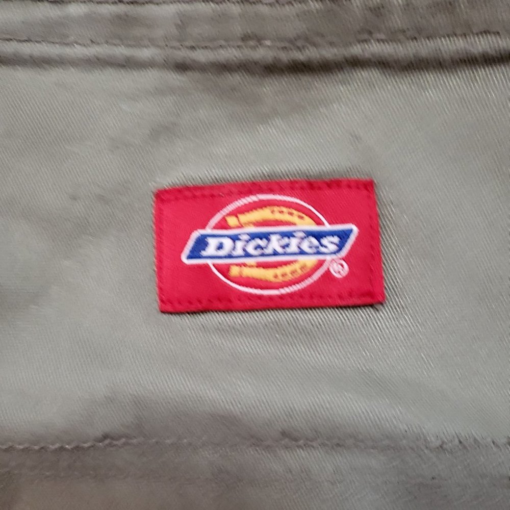 Dickies chino shorts Size 9/29 Olive Green